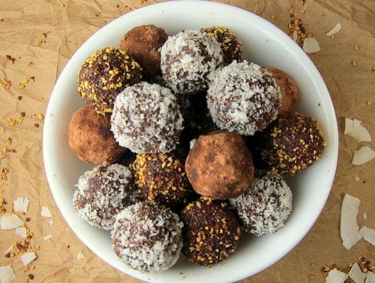15 Minute Healthy Dark Chocolate Truffles