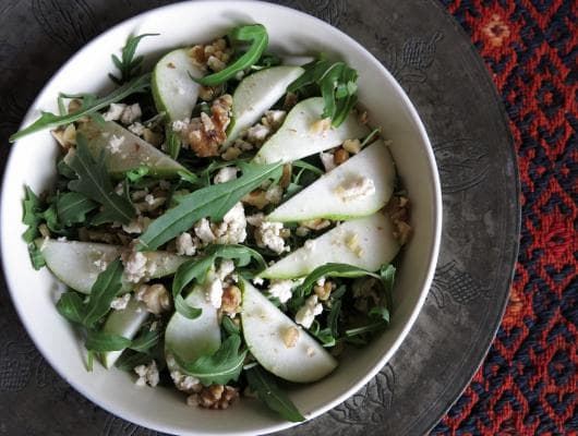 Arugula and Pear Salad with Raw Walnut and Vegan Blue Cheese