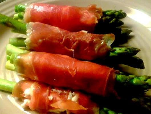 Asparagus, Prosciutto, and Goat Cheese Wraps