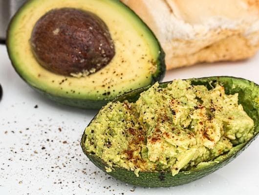 AVOCADO BREAKFAST BOATS
