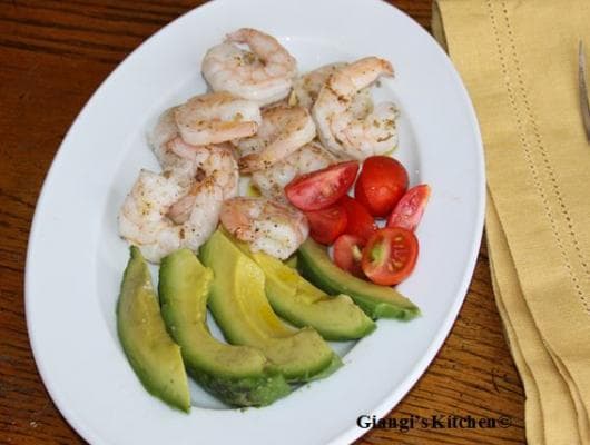 Avocado, Shrimps and Tomatoes Salad