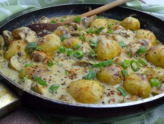 baby baked potatoes in mushroom sauce