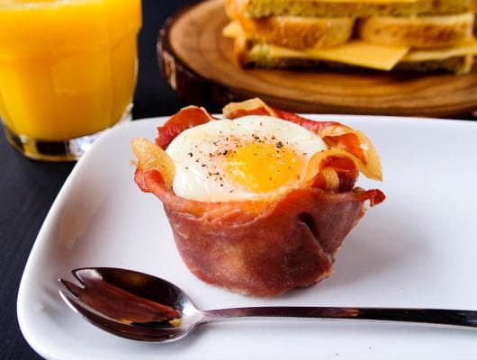 Baked egg and Prosciutto cups