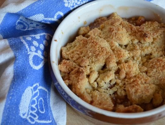 Vanilla & Orange-infused Rhubarb Crumble